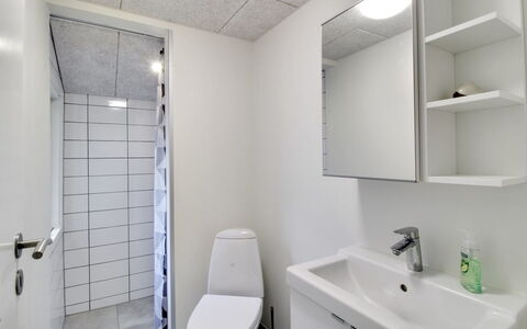 Cholena - 700M from the Sea: Flooring, Armatur, Wand, Fussboden, Badezimmer, Sinken, Toilleten Sitz, Interior Design, Bad Sink, Toilette