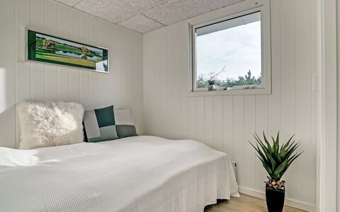 Cholena - 700M from the Sea: Holz, Flooring, Decke, Fussboden, Interior Design, Schlafzimmer, Zimmer, Bettdecke, Bedding, Bett