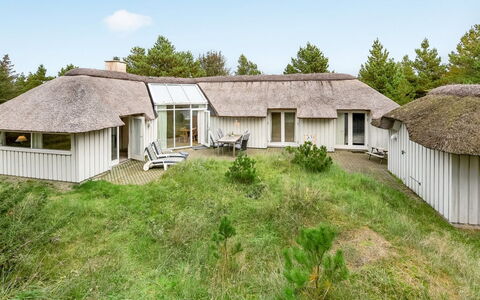 Catarine - 1.1Km from the Sea: Blau, Strauch, Hütte, Ground, Garten, Estate, Schatten, Landscaping, Bauernhaus, Eco Hotel