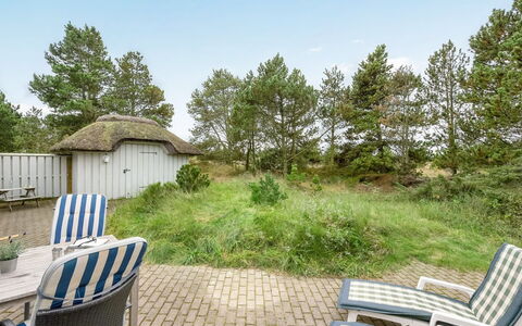 Catarine - 1.1Km from the Sea: Blau, Strauch, Hütte, Ground, Garten, Estate, Schatten, Landscaping, Bauernhaus, Eco Hotel