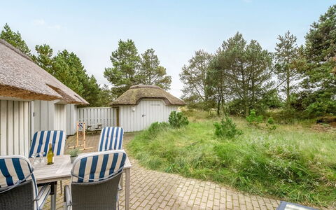 Catarine - 1.1Km from the Sea: Blau, Strauch, Hütte, Ground, Garten, Estate, Schatten, Landscaping, Bauernhaus, Eco Hotel