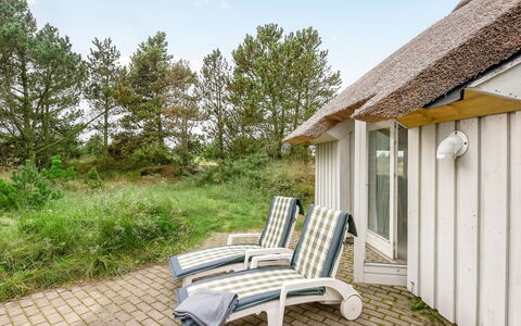 Catarine - 1.1Km from the Sea: Blau, Strauch, Hütte, Ground, Garten, Estate, Schatten, Landscaping, Bauernhaus, Eco Hotel