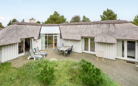 Catarine - 1.1Km from the Sea: Blau, Strauch, Hütte, Ground, Garten, Estate, Schatten, Landscaping, Bauernhaus, Eco Hotel