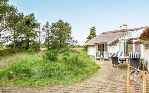 Catarine - 1.1Km from the Sea: Blau, Strauch, Hütte, Ground, Garten, Estate, Schatten, Landscaping, Bauernhaus, Eco Hotel