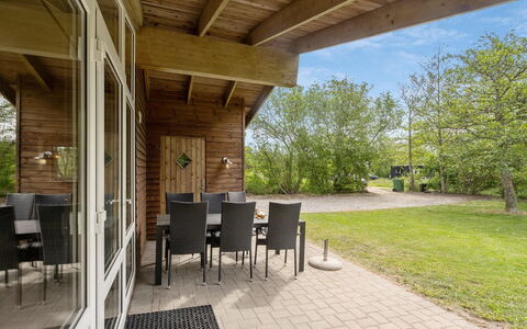 Els - 900M from the Sea: Blau, Strauch, Hütte, Ground, Garten, Estate, Schatten, Landscaping, Bauernhaus, Eco Hotel