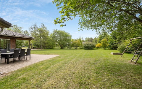 Els - 900M from the Sea: Blau, Strauch, Hütte, Ground, Garten, Estate, Schatten, Landscaping, Bauernhaus, Eco Hotel