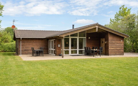 Els - 900M from the Sea: Blau, Strauch, Hütte, Ground, Garten, Estate, Schatten, Landscaping, Bauernhaus, Eco Hotel