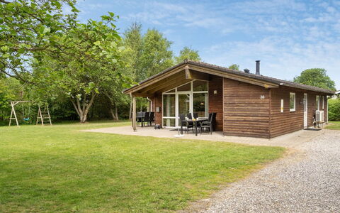 Els - 900M from the Sea: Blau, Strauch, Hütte, Ground, Garten, Estate, Schatten, Landscaping, Bauernhaus, Eco Hotel