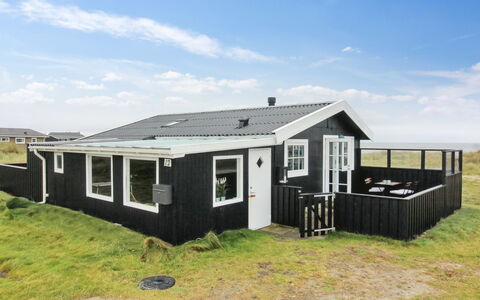Adina - 50M from the Sea: Pflanzengemeinschaft, Sonnenlicht, Krautige Pflanze, Garten, Plantage, Landwirtschaft, Bauernhof