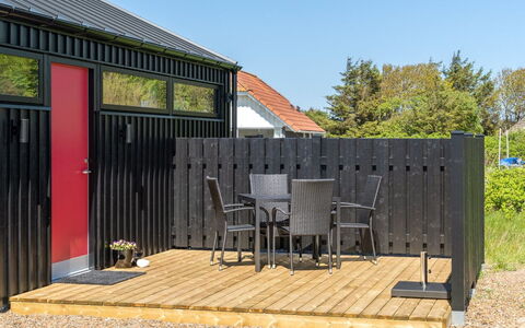 Claus - 500M from the Sea: Holz, Verbundwerkstoff, Tür, Garten, Schatten, Hartholz, Holzbeize, Planke, Gartenbauten, Hinterhof
