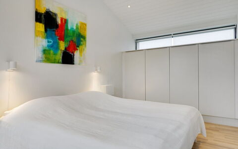 Claus - 500M from the Sea: Interior Design, Flooring, Decke, Fussboden, Schlafzimmer, Bett, Zimmer, Holzboden, Möbel, Linens