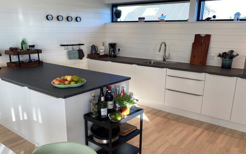 Claus - 500M from the Sea: Küche, Countertop, Flooring, Küchengerät, Möbel, Interior Design, Holz, Cabinetry, Holzboden, Fussboden