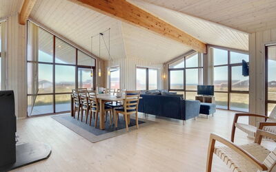 Tjarko - 100M from the Sea