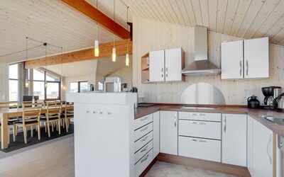 Tjarko - 100M from the Sea