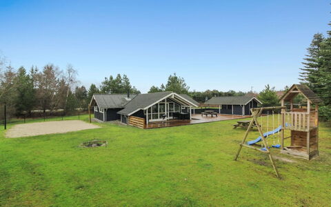 Acucena - 1.3Km from the Sea: Möbel, Interior Design, Stuhl, Flooring, Tabelle, Resort, Fussboden, Decke, Zimmer, Eco Hotel