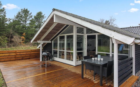 Acucena - 1.3Km from the Sea: Möbel, Interior Design, Stuhl, Flooring, Tabelle, Resort, Fussboden, Decke, Zimmer, Eco Hotel