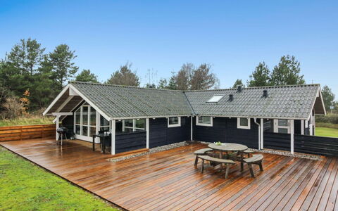 Acucena - 1.3Km from the Sea: Möbel, Interior Design, Stuhl, Flooring, Tabelle, Resort, Fussboden, Decke, Zimmer, Eco Hotel