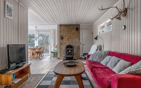 Asmara - 200M from the Sea: Holz, Möbel, Interior Design, Flooring, Decke, Fussboden, Wohnzimmer, Zuhause, Zimmer, Couch