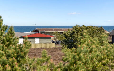 Kristiina - 300M from the Sea: Wohngebiet, Dach, Vorort, Auffahrt, Estate, Kamin