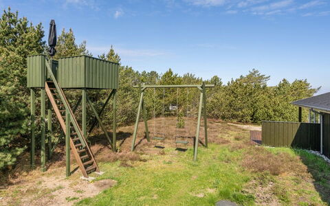 Kristiina - 300M from the Sea: Wohngebiet, Dach, Vorort, Auffahrt, Estate, Kamin