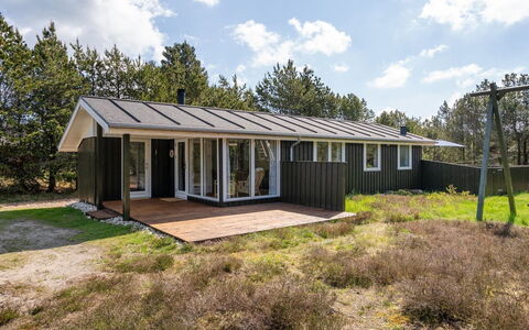 Kristiina - 300M from the Sea: Wohngebiet, Dach, Vorort, Auffahrt, Estate, Kamin