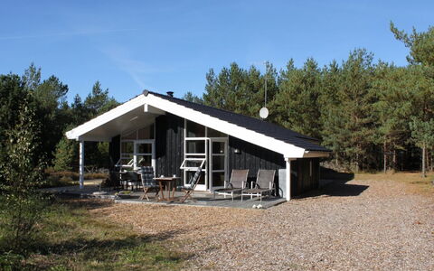 Lieselotte - 400M from the Sea: Dach, Haus, Grundstueck, Zuhause, Hütte, Estate, Gartenbauten, Schatten, Blockhaus, Landscaping