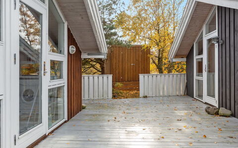 Bille - 200M from the Sea: Die Architektur, Dach, Zuhause, Verbundwerkstoff, Daylighting, Abstellgleis, Auffahrt