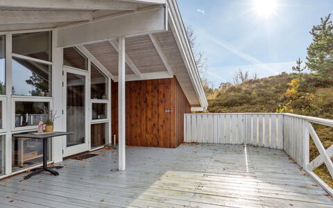 Bille - 200M from the Sea: Die Architektur, Dach, Zuhause, Verbundwerkstoff, Daylighting, Abstellgleis, Auffahrt