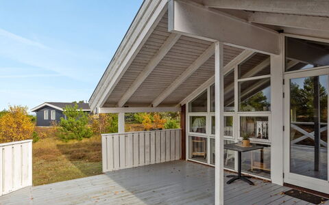 Bille - 200M from the Sea: Die Architektur, Dach, Zuhause, Verbundwerkstoff, Daylighting, Abstellgleis, Auffahrt