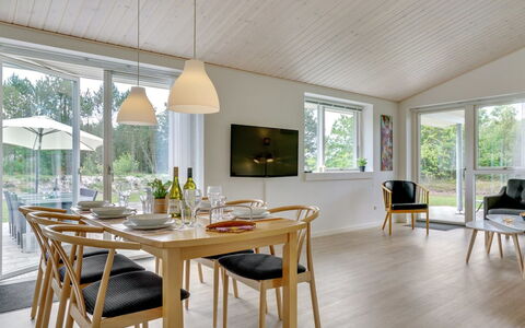 Alona - 250M from the Sea: Möbel, Flooring, Interior Design, Holz, Holzboden, Fussboden, Küche & Esszimmer Tisch, Stuhl, Esszimmer, Tabelle