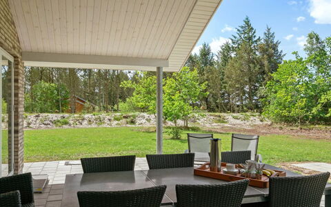 Alona - 250M from the Sea: Zuhause, Grundstueck, Veranda, Schatten, Garten, Decke, Stuhl, Hütte, Gartenmöbel, Garten