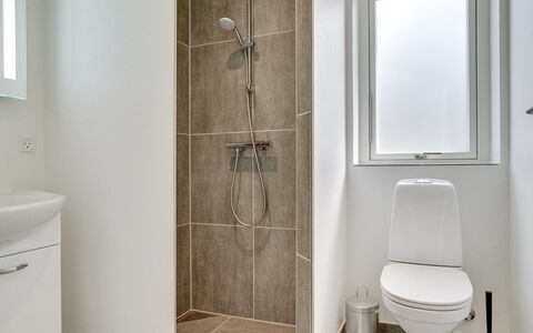 Alona - 250M from the Sea: Badezimmer, Flooring, Wand, Fussboden, Armatur, Toilleten Sitz, Toilette, Interior Design, Installation, Fliese