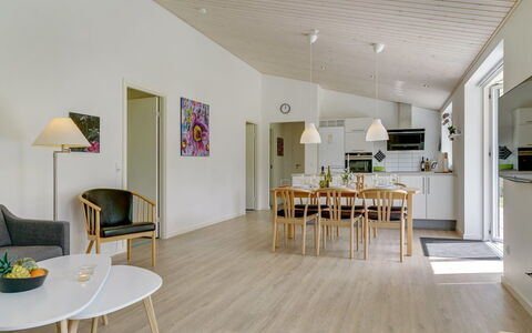 Alona - 250M from the Sea: Flooring, Holz, Fussboden, Interior Design, Holzboden, Decke, Zuhause, Möbel, Küche & Esszimmer Tisch, Wohnzimmer