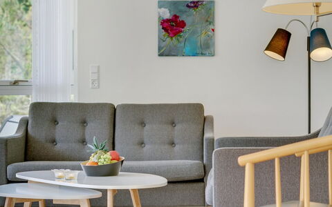 Alona - 250M from the Sea: Möbel, Interior Design, Flooring, Holz, Fussboden, Tabelle, Zuhause, Wohnzimmer, Stuhl, Zimmer