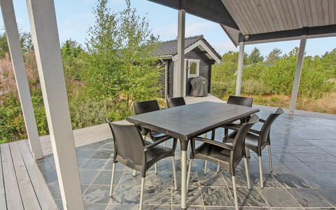 Lewe - 150M from the Sea: Blau, Strauch, Hütte, Ground, Garten, Estate, Schatten, Landscaping, Bauernhaus, Eco Hotel