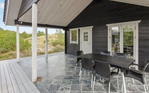 Lewe - 150M from the Sea: Blau, Strauch, Hütte, Ground, Garten, Estate, Schatten, Landscaping, Bauernhaus, Eco Hotel