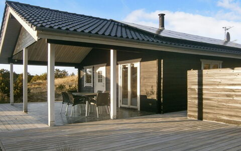 Lewe - 150M from the Sea: Blau, Strauch, Hütte, Ground, Garten, Estate, Schatten, Landscaping, Bauernhaus, Eco Hotel