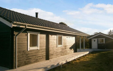 Lewe - 150M from the Sea: Blau, Strauch, Hütte, Ground, Garten, Estate, Schatten, Landscaping, Bauernhaus, Eco Hotel