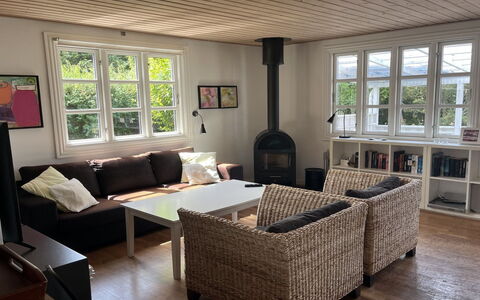 Skrolan - 200M from the Sea: Möbel, Flooring, Interior Design, Holz, Fussboden, Wohnzimmer, Couch, Zuhause, Zimmer, Holzboden