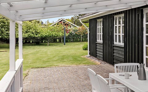 Skrolan - 200M from the Sea: Garten, Schatten, Veranda, Terrasse, Outdoor Struktur, Gartenmöbel, Garten, Deck, Hinterhof, Markise