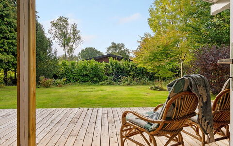 Aksa - 400M from the Sea: Flooring, Wand, Fussboden, Interior Design, Holz, Decke, Holzboden, Beleuchtung, Möbel, Laminatboden