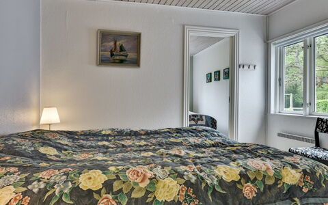 Thrugels - 200M from the Sea: Schlafzimmer, Bett, Bettdecke, Bedding, Interior Design, Möbel, Linens, Bettrahmen, Fussboden, Decke