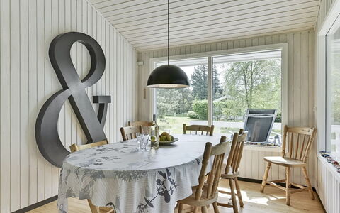 Giertrud - 500M from the Sea: Holz, Interior Design, Möbel, Flooring, Zuhause, Decke, Küche & Esszimmer Tisch, Esszimmer, Light Fixture, Stuhl