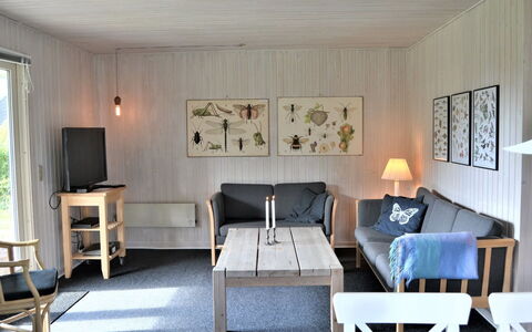 Kustaa - 1Km from the Sea: Möbel, Flooring, Interior Design, Holz, Fussboden, Tabelle, Decke, Stuhl, Zimmer, Wohnzimmer