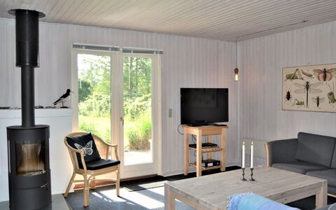 Kustaa - 1Km from the Sea: Holz, Flooring, Möbel, Fussboden, Holzboden, Interior Design, Zuhause, Stuhl, Wohnzimmer, Hartholz