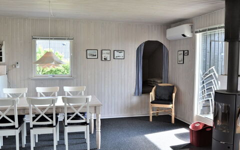 Kustaa - 1Km from the Sea: Möbel, Holz, Flooring, Interior Design, Fussboden, Decke, Zimmer, Stuhl, Küche & Esszimmer Tisch, Wohnzimmer