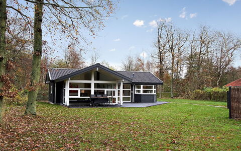 Riaan - 200M from the Sea: Dach, Haus, Hütte, Zuhause, Estate, Abstellgleis, Gartenbauten, Garten, Rasen, Schuppen