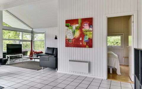 Riaan - 200M from the Sea: Möbel, Interior Design, Flooring, Holz, Fussboden, Decke, Holzboden, Stuhl, Tabelle, Beleuchtung