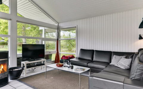 Riaan - 200M from the Sea: Möbel, Interior Design, Flooring, Holz, Fussboden, Decke, Holzboden, Stuhl, Tabelle, Beleuchtung