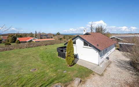 Faina - 100M from the Sea: Dach, Haus, Zuhause, Hütte, Tür, Abstellgleis, Deck, Veranda, Planke, Hartholz